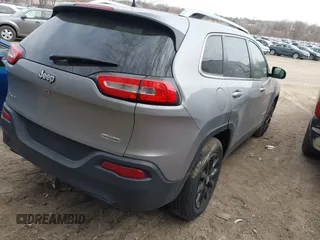 2016 Jeep Cherokee Latitude with VIN 1C4PJMCB7GW252724, listed as a IAAI auction lot 41869060 with 125,119 mi miles. Bid and sale history available at carsss.com. Image 4.