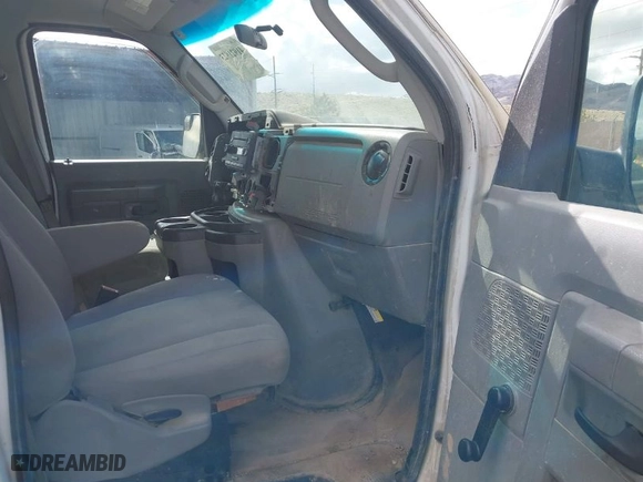 2011 Ford Econoline Wagon XL with VIN 1FBSS3BL0BDB20439, listed as a IAAI auction lot 41921823 with 142,756 mi miles. Bid and sale history available at carsss.com. Image 5.