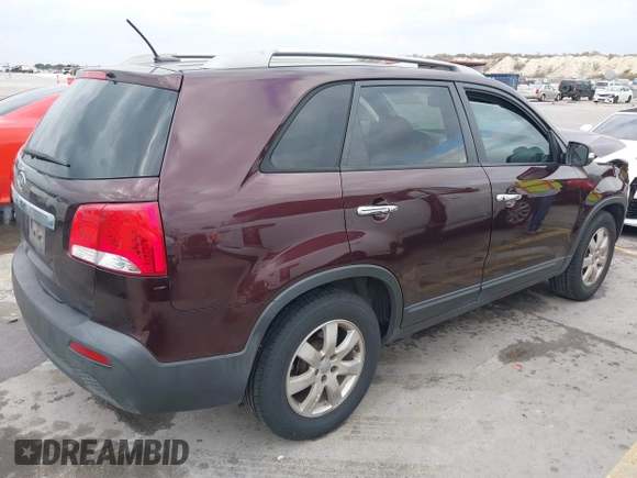 2012 Kia Sorento LX with VIN 5XYKT4A27CG298374, listed as a IAAI auction lot 41711273 with 179,008 mi miles. Bid and sale history available at carsss.com. Image 4.