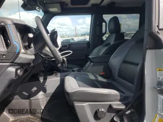 2024 Ford Bronco Black Diamond z VIN 1FMDE1BH9RLB26151, wystawiony jako Copart lot #51706795 z przebiegiem 10 981 mil mil oraz Szkoda całkowita • Salvage title. Historia ofert i sprzedaży dostępna na DreamBid. Obrazek 7.