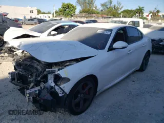 2017 Alfa Romeo Giulia with VIN ZARFAEBN8H7545935, listed as a Copart auction lot 35959713 with 42,701 mi miles. Bid and sale history available at carsss.com. Image 1.