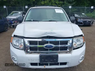 2008 Ford Escape XLT z VIN 1FMCU03108KC68967, wystawiony jako IAAI lot #42602224 z przebiegiem 105 580 mil mil oraz . Historia ofert i sprzedaży dostępna na DreamBid. Obrazek 11.