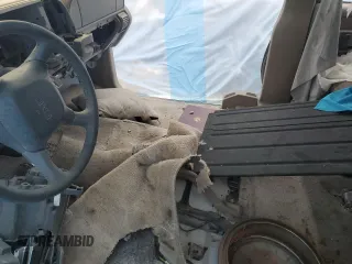 1999 GMC Suburban z VIN 3GKFK16R0XG524193, wystawiony jako Copart lot #49688315 z przebiegiem Nie podano mil oraz Nie do naprawy • Non repairable. Historia ofert i sprzedaży dostępna na DreamBid. Obrazek 7.