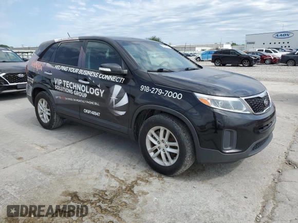 2014 Kia Sorento LX z VIN 5XYKT3A61EG537739, wystawiony jako Copart lot #58346245 z przebiegiem 208 580 mil mil oraz Czysty tytuł • Clean title. Historia ofert i sprzedaży dostępna na DreamBid. Obrazek 4.