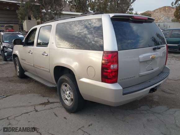 2007 Chevrolet Suburban LT with VIN 1GNFC16007R231427, listed as a IAAI auction lot 40995668 with 168,691 mi miles. Bid and sale history available at carsss.com. Image 3.
