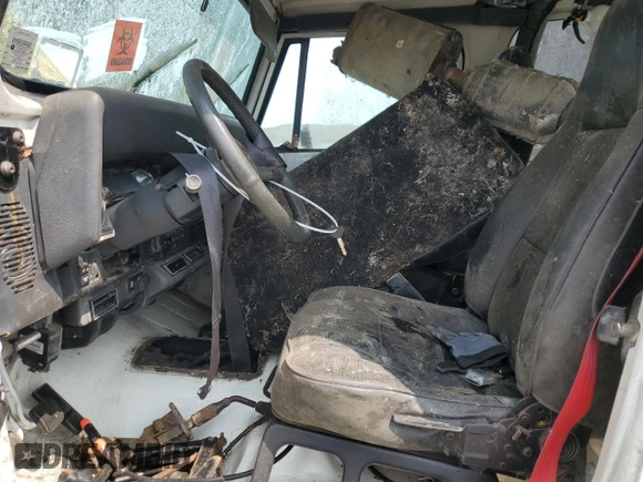 1993 Jeep Wrangler z VIN 1J4FY29SXPP206084, wystawiony jako Copart lot #59419925 z przebiegiem 154 021 mil mil oraz Czysty tytuł • Clean title. Historia ofert i sprzedaży dostępna na DreamBid. Obrazek 7.