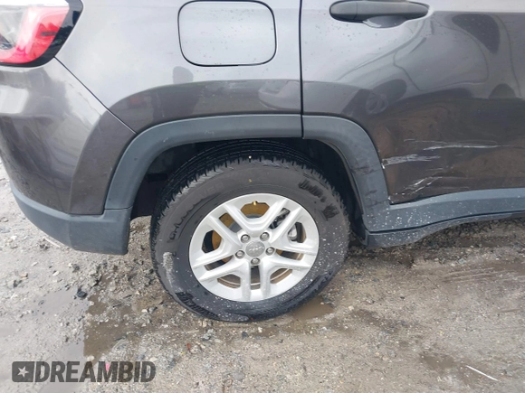 2018 Jeep Compass Sport with VIN 3C4NJCAB9JT211187, listed as a IAAI auction lot 41065430 with 1 mi miles. Bid and sale history available at carsss.com. Image 17.