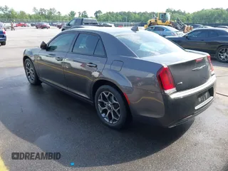 2016 Chrysler 300 S z VIN 2C3CCAGG4GH152435, wystawiony jako IAAI lot #42273957 z przebiegiem 168 951 mil mil oraz . Historia ofert i sprzedaży dostępna na DreamBid. Obrazek 3.