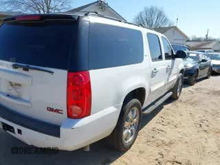 2008 GMC Yukon XL SLT 4SB with VIN 1GKFC16038R186997, listed as a IAAI auction lot 41788484 with 202,832 mi miles and . Bid and sale history available at carsss.com. Image 4.