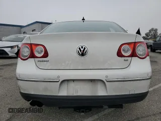 2008 Volkswagen Passat z VIN WVWCU73C58P028217, wystawiony jako Copart lot #52451275 z przebiegiem 70 829 mil mil oraz Szkoda całkowita • Salvage title. Historia ofert i sprzedaży dostępna na DreamBid. Obrazek 6.