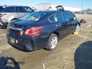 2013 Nissan Altima SV with VIN 1N4AL3AP6DC160905, listed as a IAAI auction lot 41413740 with 250,297 mi miles and . Bid and sale history available at carsss.com. Image 4.