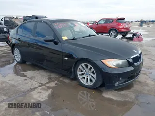 2007 BMW 3 Series 328i z VIN WBAVA33527KX77500, wystawiony jako IAAI lot #41469734 z przebiegiem 239 252 mil mil oraz . Historia ofert i sprzedaży dostępna na DreamBid. Obrazek 1.