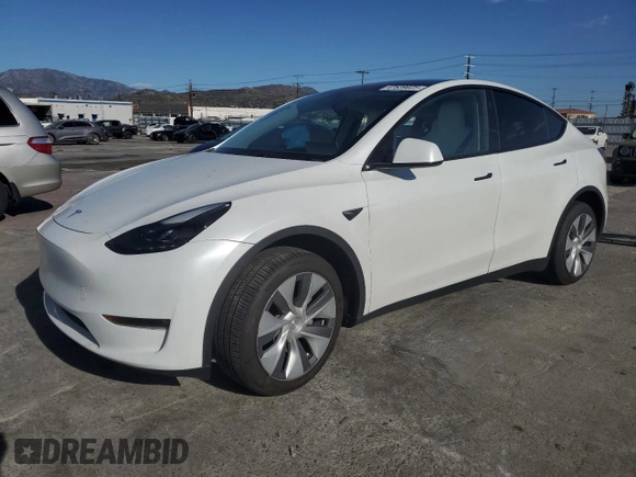 2024 Tesla Model Y Long Range with VIN 7SAYGDEE6RA261884, listed as a Copart auction lot 47639025 with 23,377 mi miles and Salvage Title. Bid and sale history available at DreamBid. Image 1.
