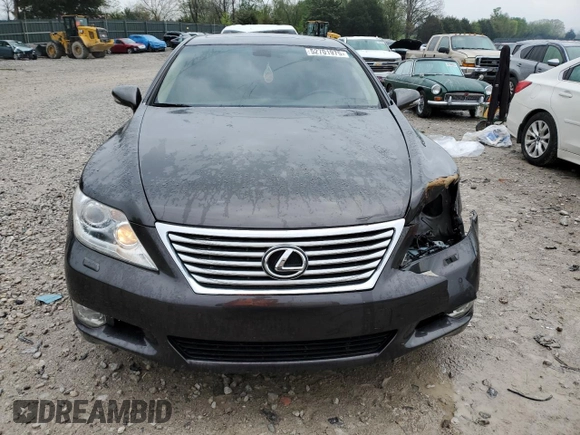 2010 Lexus LS 460 z VIN JTHBL5EFXA5096717, wystawiony jako Copart lot #52701975 z przebiegiem 166 392 mil mil oraz Szkoda całkowita • Salvage title. Historia ofert i sprzedaży dostępna na DreamBid. Obrazek 5.