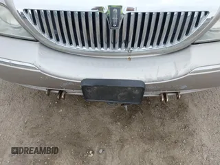 2003 Lincoln Town Car Signature z VIN 1LNHM82W03Y615785, wystawiony jako IAAI lot #42158434 z przebiegiem 121 311 mil mil oraz . Historia ofert i sprzedaży dostępna na DreamBid. Obrazek 16.