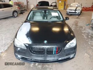 2013 BMW 7 Series 750i xDrive z VIN WBAYB6C56DC997904, wystawiony jako IAAI lot #42529968 z przebiegiem Nie podano mil oraz . Historia ofert i sprzedaży dostępna na DreamBid. Obrazek 11.