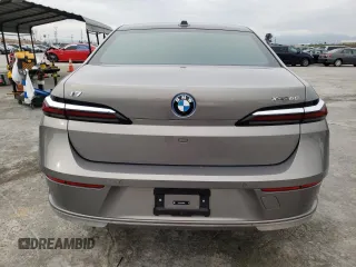 2023 BMW i7 xDrive60 z VIN WBY53EJ06PCN87689, wystawiony jako Copart lot #40098604 z przebiegiem 1737 mil mil oraz . Historia ofert i sprzedaży dostępna na DreamBid. Obrazek 6.