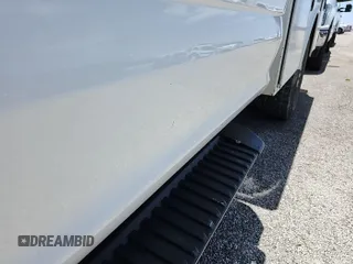 2019 Ford F-250 XL z VIN 1FT7W2B66KEC90809, wystawiony jako IAAI lot #42845140 z przebiegiem 204 526 mil mil oraz . Historia ofert i sprzedaży dostępna na DreamBid. Obrazek 37.
