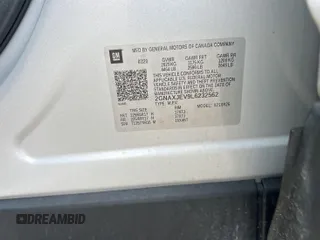2020 Chevrolet Equinox LT z VIN 2GNAXJEV9L6232562, wystawiony jako IAAI lot #42526721 z przebiegiem 84 428 mil mil oraz . Historia ofert i sprzedaży dostępna na DreamBid. Obrazek 1.
