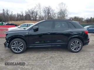 2024 Audi Q3 S line Premium Plus z VIN WA1EECF33R1086173, wystawiony jako IAAI lot #41741276 z przebiegiem 8987 mil mil oraz . Historia ofert i sprzedaży dostępna na DreamBid. Obrazek 14.