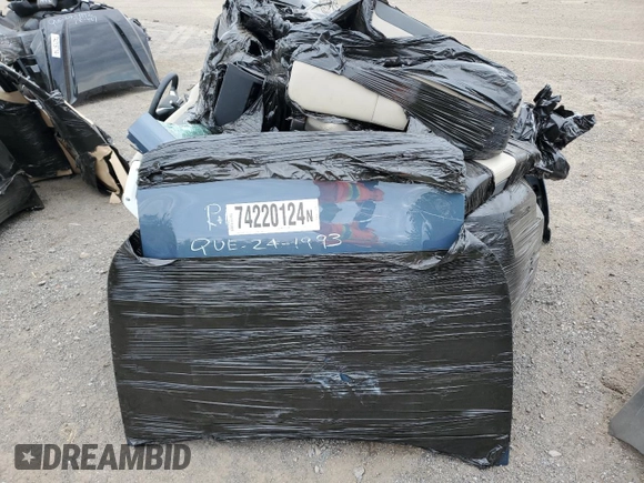 2023 Land Rover Defender S z VIN SALEJ7EXXP2129209, wystawiony jako Copart lot #75870424 z przebiegiem Nie podano mil oraz Nie do naprawy • Non repairable. Historia ofert i sprzedaży dostępna na DreamBid. Obrazek 5.