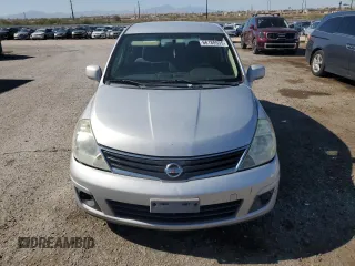 2010 Nissan Versa S z VIN 3N1BC1CP4AL380966, wystawiony jako Copart lot #66180935 z przebiegiem 166 770 mil mil oraz Czysty tytuł • Clean title. Historia ofert i sprzedaży dostępna na DreamBid. Obrazek 5.