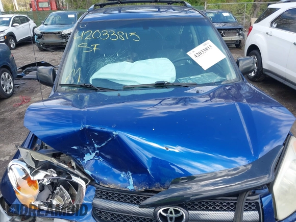 2005 Toyota RAV4 with VIN JTEGD20V350094758, listed as a IAAI auction lot 42033815 with 205,175 mi miles. Bid and sale history available at carsss.com. Image 10.