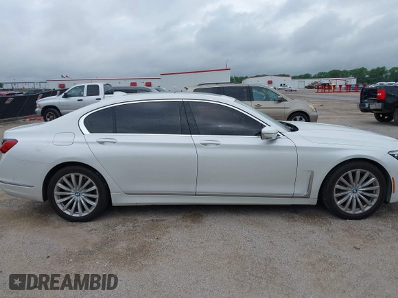 2020 BMW 7 Series 740i z VIN WBA7T2C07LCE11573, wystawiony jako IAAI lot #42474689 z przebiegiem 63 015 mil mil oraz . Historia ofert i sprzedaży dostępna na DreamBid. Obrazek 13.