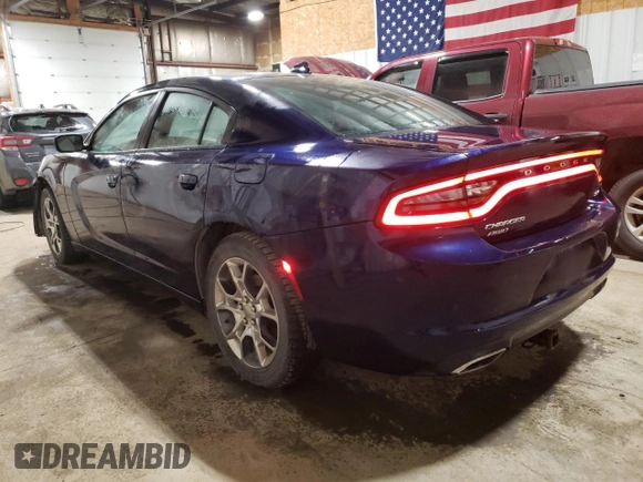 2015 Dodge Charger SXT z VIN 2C3CDXJG5FH810299, wystawiony jako Copart lot #55649945 z przebiegiem 135 864 mil mil oraz Szkoda całkowita • Salvage title. Historia ofert i sprzedaży dostępna na DreamBid. Obrazek 2.