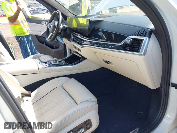 2024 BMW X5 xDrive40i z VIN 5UX23EU00R9S22536, wystawiony jako IAAI lot #42093624 z przebiegiem 48 802 mil mil oraz . Historia ofert i sprzedaży dostępna na DreamBid. Obrazek 5.