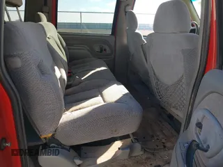 1997 Chevrolet Suburban with VIN 3GNFK16R7VG130092, listed as a IAAI auction lot 41280028 with 211,493 mi miles. Bid and sale history available at carsss.com. Image 8.