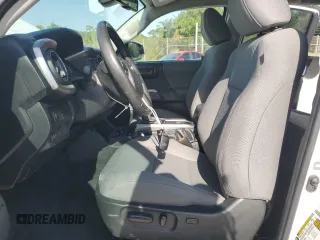 2023 Toyota Tacoma SR5 z VIN 3TMAZ5CN3PM212056, wystawiony jako Copart lot #57217735 z przebiegiem 36 533 mil mil oraz Szkoda całkowita • Salvage title. Historia ofert i sprzedaży dostępna na DreamBid. Obrazek 7.