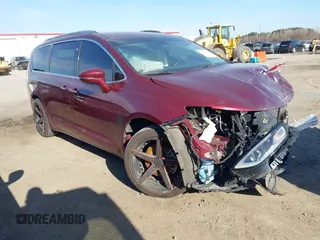 2021 Chrysler Pacifica Touring L z VIN 2C4RC1BG9MR588605, wystawiony jako IAAI lot #41830744 z przebiegiem 106 937 mil mil oraz . Historia ofert i sprzedaży dostępna na DreamBid. Obrazek 1.