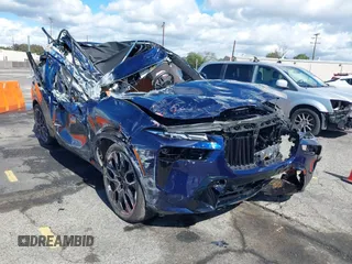 2024 BMW X7 xDrive40i z VIN 5UX23EM08R9V94853, wystawiony jako IAAI lot #41772527 z przebiegiem Nie podano mil oraz . Historia ofert i sprzedaży dostępna na DreamBid. Obrazek 1.