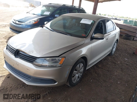 2014 Volkswagen Jetta SE with VIN 3VWD17AJ0EM309855, listed as a IAAI auction lot 42647609 with 111,603 mi miles and . Bid and sale history available at DreamBid. Image 2.