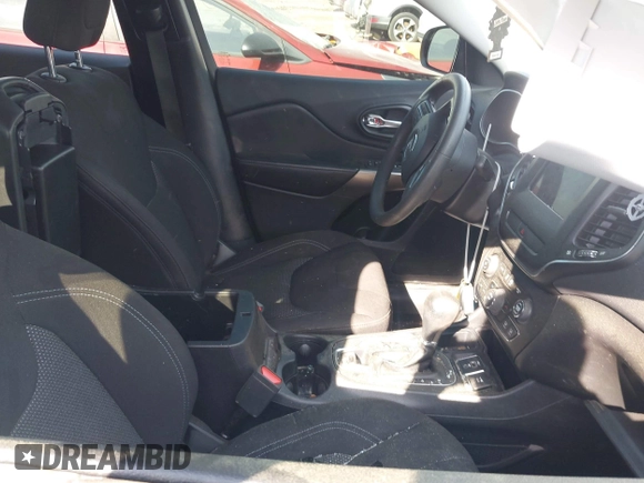 2020 Jeep Cherokee Latitude with VIN 1C4PJLCB2LD552784, listed as a IAAI auction lot 41908936 with 47,337 mi miles and . Bid and sale history available at DreamBid. Image 5.