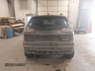 2020 Jeep Cherokee Trailhawk z VIN 1C4PJMBX8LD627104, wystawiony jako IAAI lot #41493732 z przebiegiem 46 463 mil mil oraz . Historia ofert i sprzedaży dostępna na DreamBid. Obrazek 16.