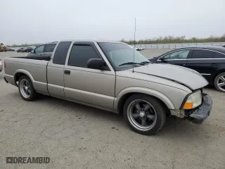 2001 GMC Sonoma SLS w/1SG Pkg with VIN 1GTCS19W318154175, listed as a Copart auction lot 79110724 with 135,746 mi miles and Salvage Title. Bid and sale history available at carsss.com. Image 4.