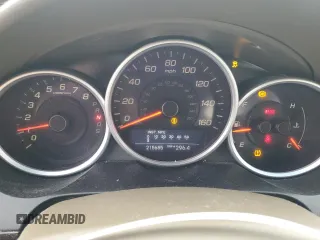 2011 Acura RL Technology with VIN JH4KB2F63BC000147, listed as a Copart auction lot 86130774 with 215,685 mi miles and Salvage Title. Bid and sale history available at DreamBid. Image 9.