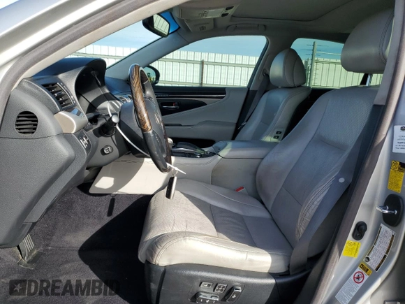 2014 Lexus LS 460 z VIN JTHBL5EF1E5131375, wystawiony jako Copart lot #45789245 z przebiegiem 157 316 mil mil oraz Szkoda całkowita • Salvage title. Historia ofert i sprzedaży dostępna na DreamBid. Obrazek 7.