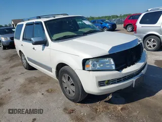 2008 Lincoln Navigator z VIN 5LMFU28538LJ11770, wystawiony jako IAAI lot #42256213 z przebiegiem 293 500 mil mil oraz . Historia ofert i sprzedaży dostępna na DreamBid. Obrazek 1.
