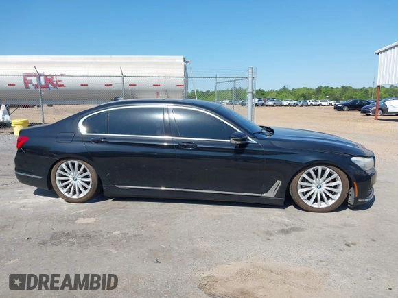 2016 BMW 7 Series 740i with VIN WBA7E2C55GG547752, listed as a IAAI auction lot 41992704 with Not Provided miles and . Bid and sale history available at carsss.com. Image 12.