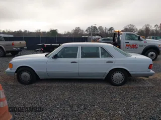 1989 Mercedes-Benz 420 Series 420SEL with VIN WDBCA35E4KA456613, listed as a IAAI auction lot 41145650 with 199,599 mi miles. Bid and sale history available at carsss.com. Image 14.