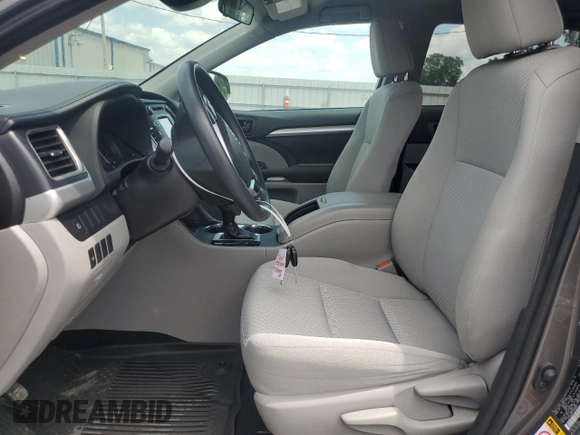 2018 Toyota Highlander LE with VIN 5TDZARFH4JS039470, listed as a Copart auction lot 56961575 with 40,236 mi miles and Salvage title. Bid and sale history available at DreamBid. Image 7.