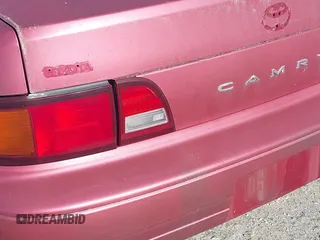 1995 Toyota Camry LE z VIN JT2SK12E6S0318069, wystawiony jako IAAI lot #42003618 z przebiegiem 235 623 mil mil oraz . Historia ofert i sprzedaży dostępna na DreamBid. Obrazek 6.