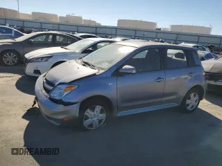 2006 Scion xA z VIN JTKKT624465014796, wystawiony jako Copart lot #70084474 z przebiegiem 156 493 mil mil oraz Szkody całkowita. Historia ofert i sprzedaży dostępna na DreamBid. Obrazek 1.