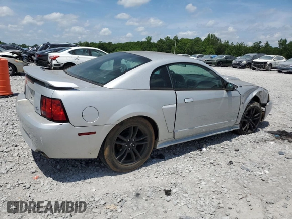 2002 Ford Mustang GT Deluxe z VIN 1FAFP42X62F191498, wystawiony jako Copart lot #55125905 z przebiegiem 115 779 mil mil oraz Szkoda całkowita • Salvage title. Historia ofert i sprzedaży dostępna na DreamBid. Obrazek 3.