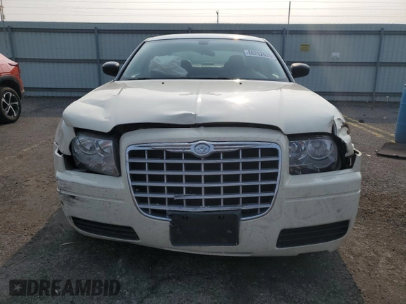 2007 Chrysler 300 z VIN 2C3LA43RX7H788453, wystawiony jako Copart lot #60262635 z przebiegiem 134 128 mil mil oraz Szkoda całkowita • Salvage title. Historia ofert i sprzedaży dostępna na DreamBid. Obrazek 5.