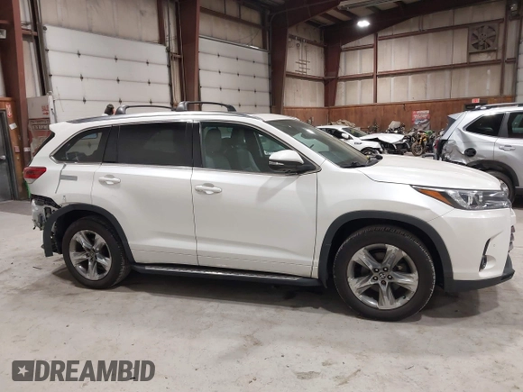 2018 Toyota Highlander Limited z VIN 5TDDZRFH3JS827093, wystawiony jako IAAI lot #42181696 z przebiegiem 63 396 mil mil oraz . Historia ofert i sprzedaży dostępna na DreamBid. Obrazek 14.