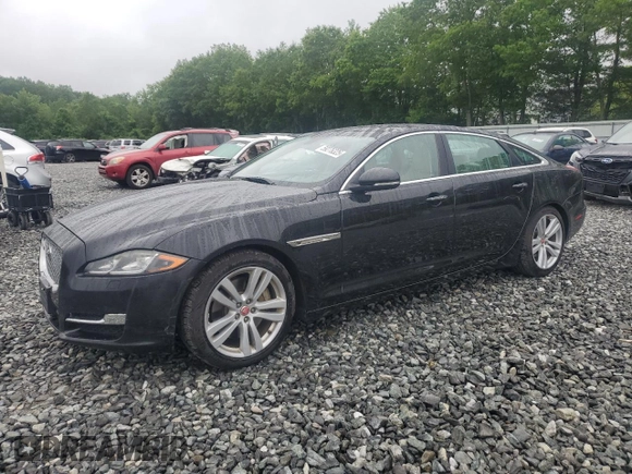 2017 Jaguar XJ Portfolio z VIN SAJWJ2GD3H8W10775, wystawiony jako Copart lot #59276325 z przebiegiem 90 345 mil mil oraz Szkoda całkowita • Salvage title. Historia ofert i sprzedaży dostępna na DreamBid. Obrazek 1.